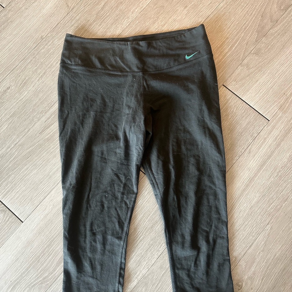 Nike Dark Gray Cropped Leggings